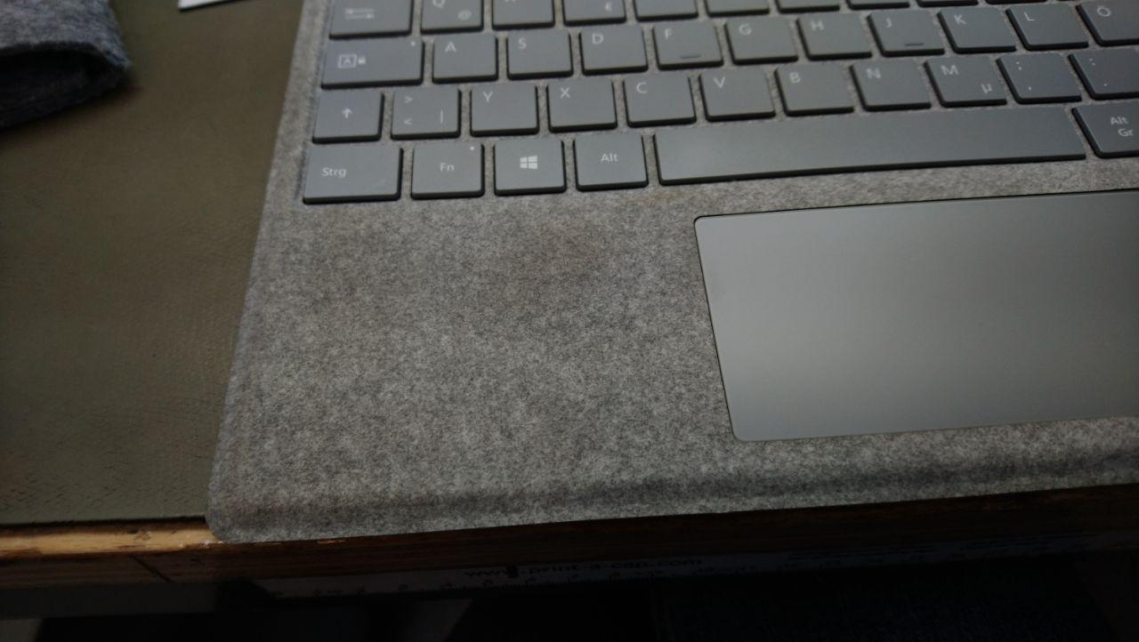 Microsoft Signature Type Cover für Surface Pro, Alcantara-Bezug, Platin Grau vergilbt an...