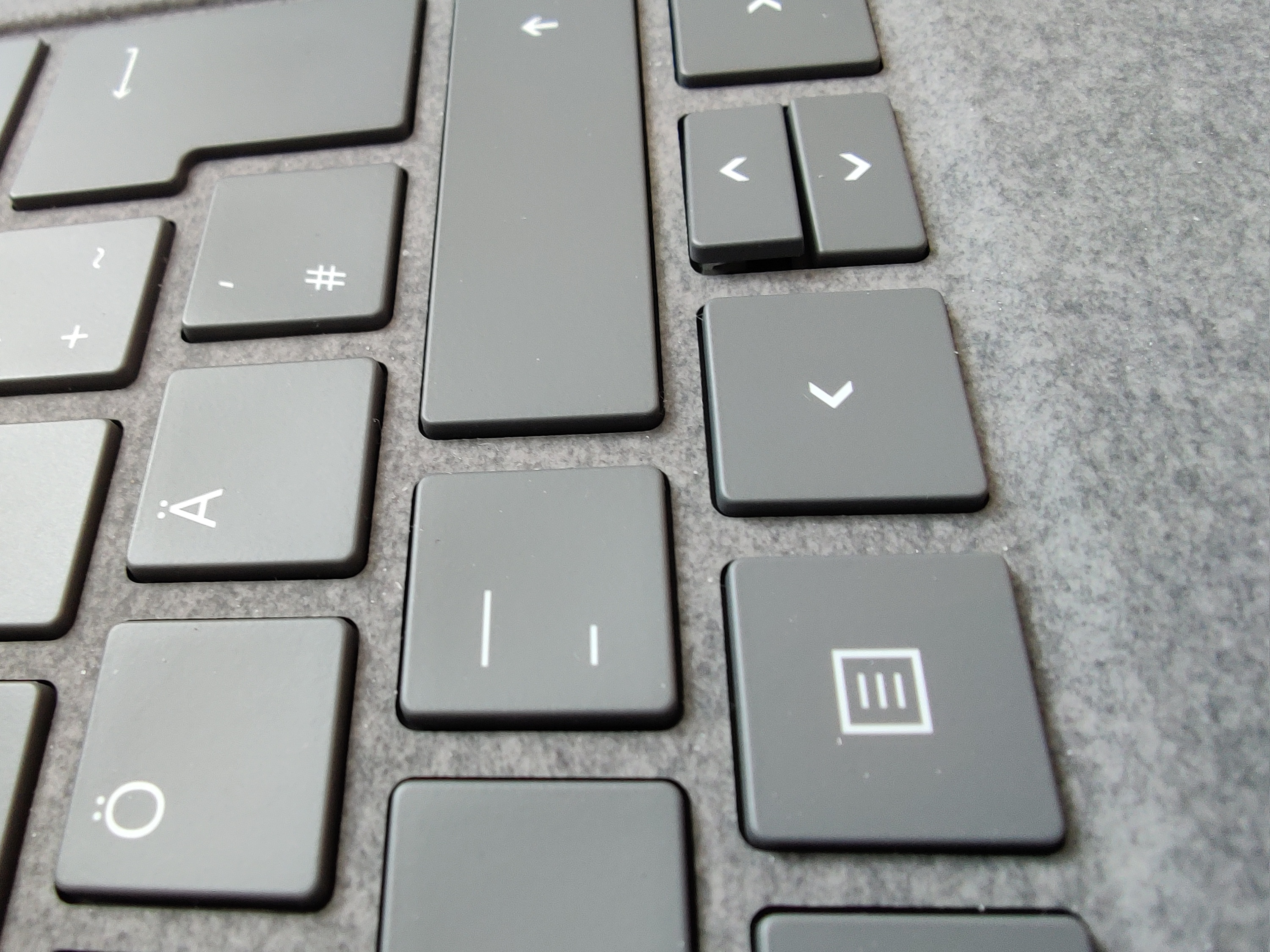 Surface Laptop 3 - Taste löst sich