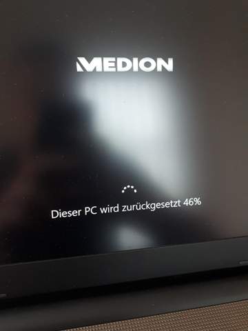 Windows 10 zurücksetzen bei 46%hängt es seit 2 Stunden?