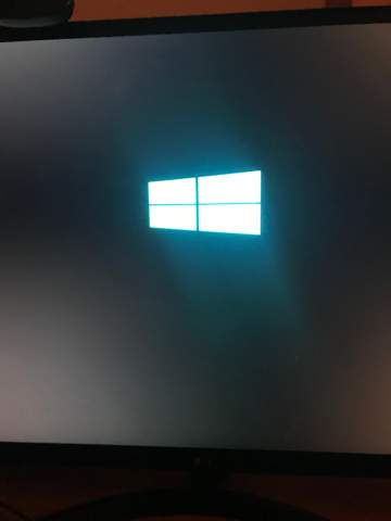 Nach Mainboard und Prozessor Tausch sehe ich nur das Windows Zeichen?