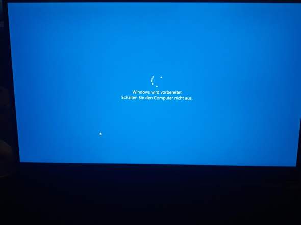 Mein Laptop geht nicht aus. Was tun?