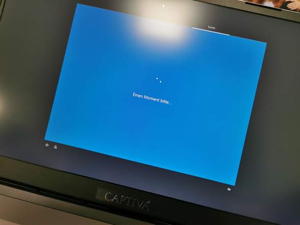 Mein neues laptop läd ständig bei der Ersteinrichtung, ist das normal?