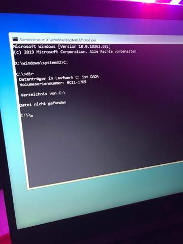 Windows 10 Erweiterter Neustart mit CMD: C: leer?