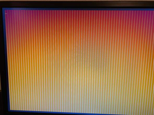 was ist mit meinem pc beim starten los woher kommen diese weißen linien?