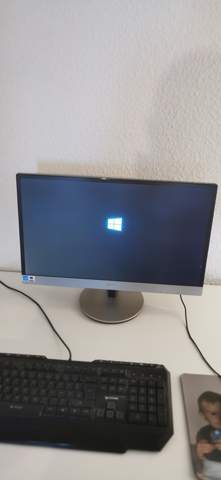 Windows 10 bleibt beim ersten Start beim Logo stehen und läd nicht weiter?