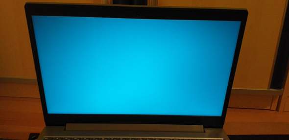 Kann mir jemand sagen was ich machen soll wenn mein Laptop sich beim Windows 10 Update...