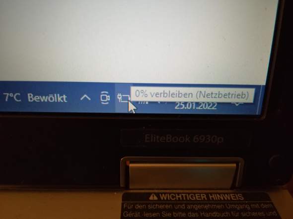 Laptop mit Windows 10, akku lädt komischerweise nicht mehr?