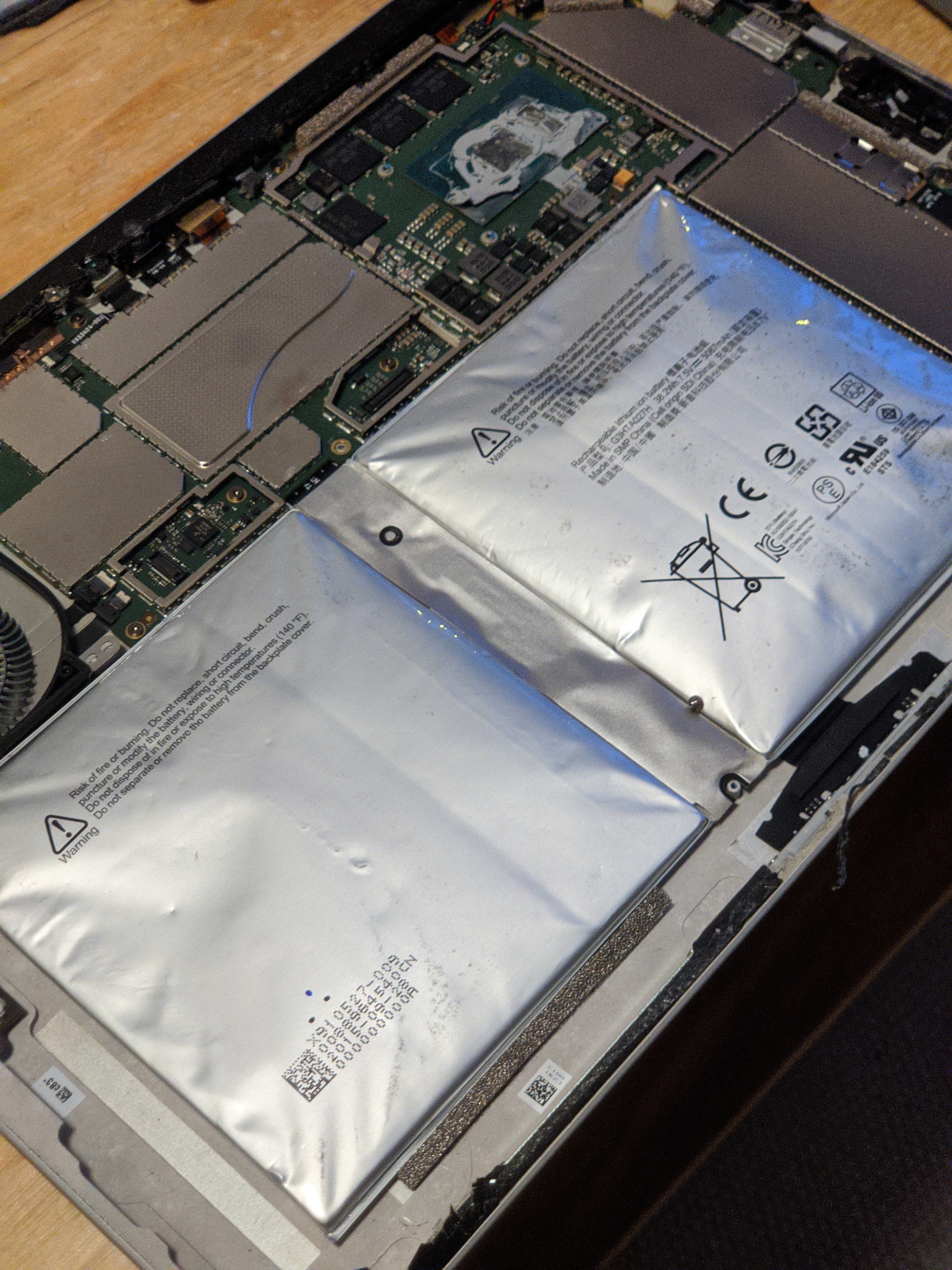 Akku von Microsoft Surface Pro 4 hat sich aufgebläht, keine hilfreiche Kulanz von Microsoft