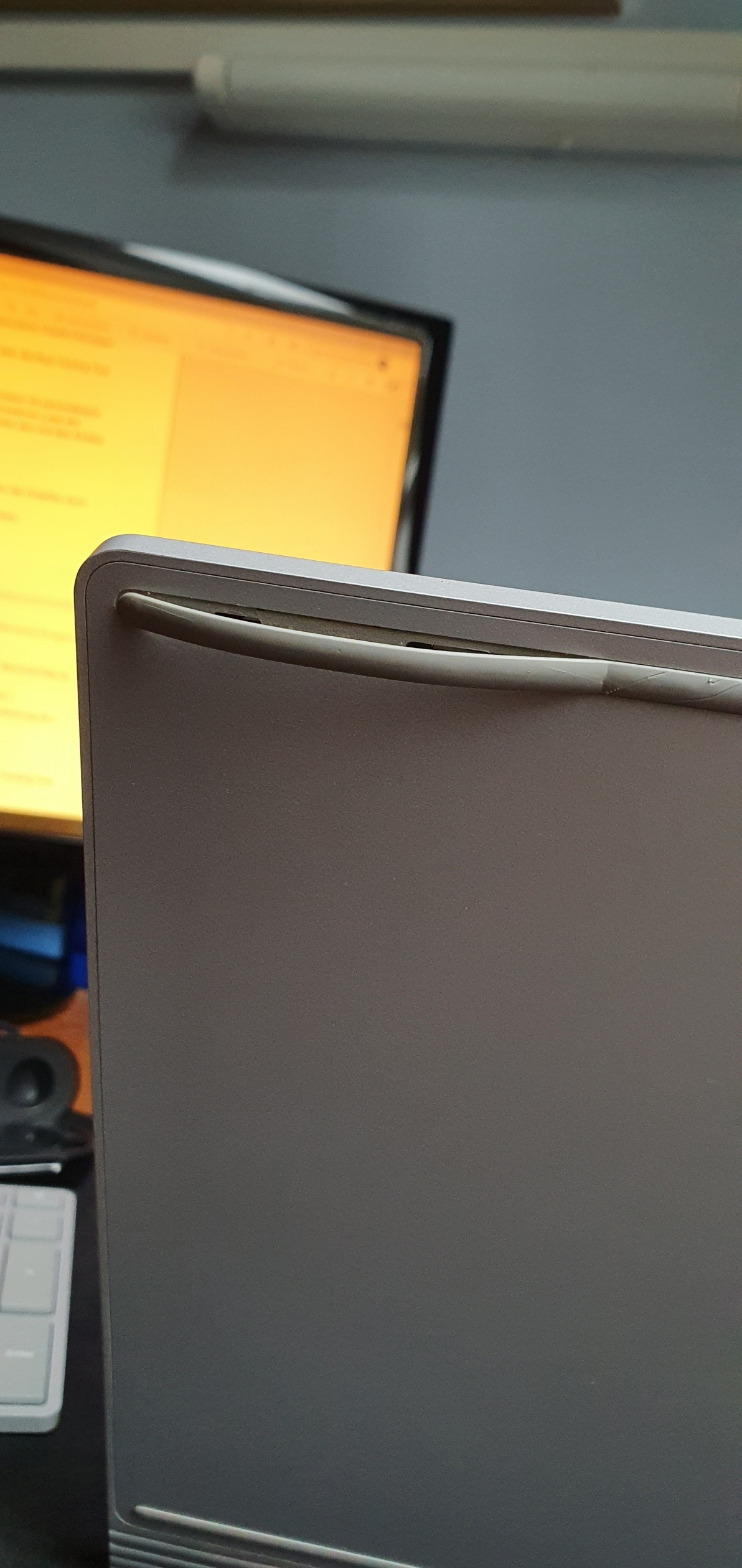 Surface Book 2 Gummi-"Fußleiste" geht ab