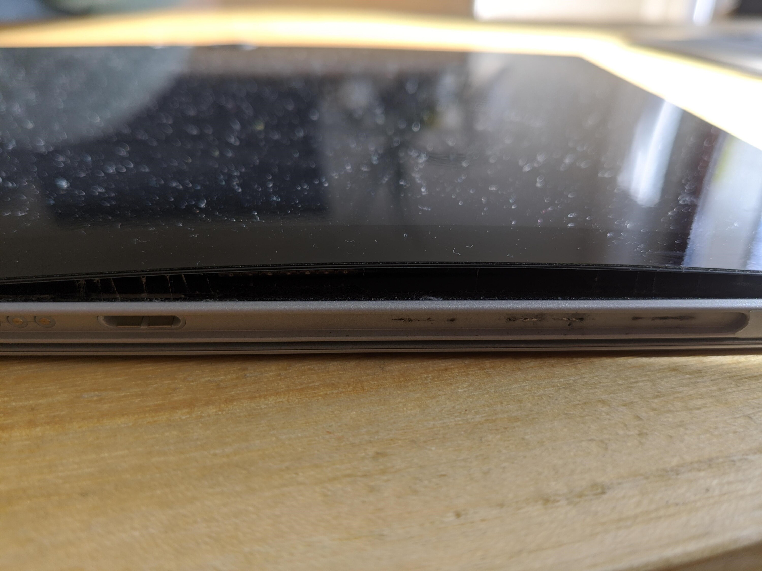 Akku von Microsoft Surface Pro 4 hat sich aufgebläht, keine hilfreiche Kulanz von Microsoft